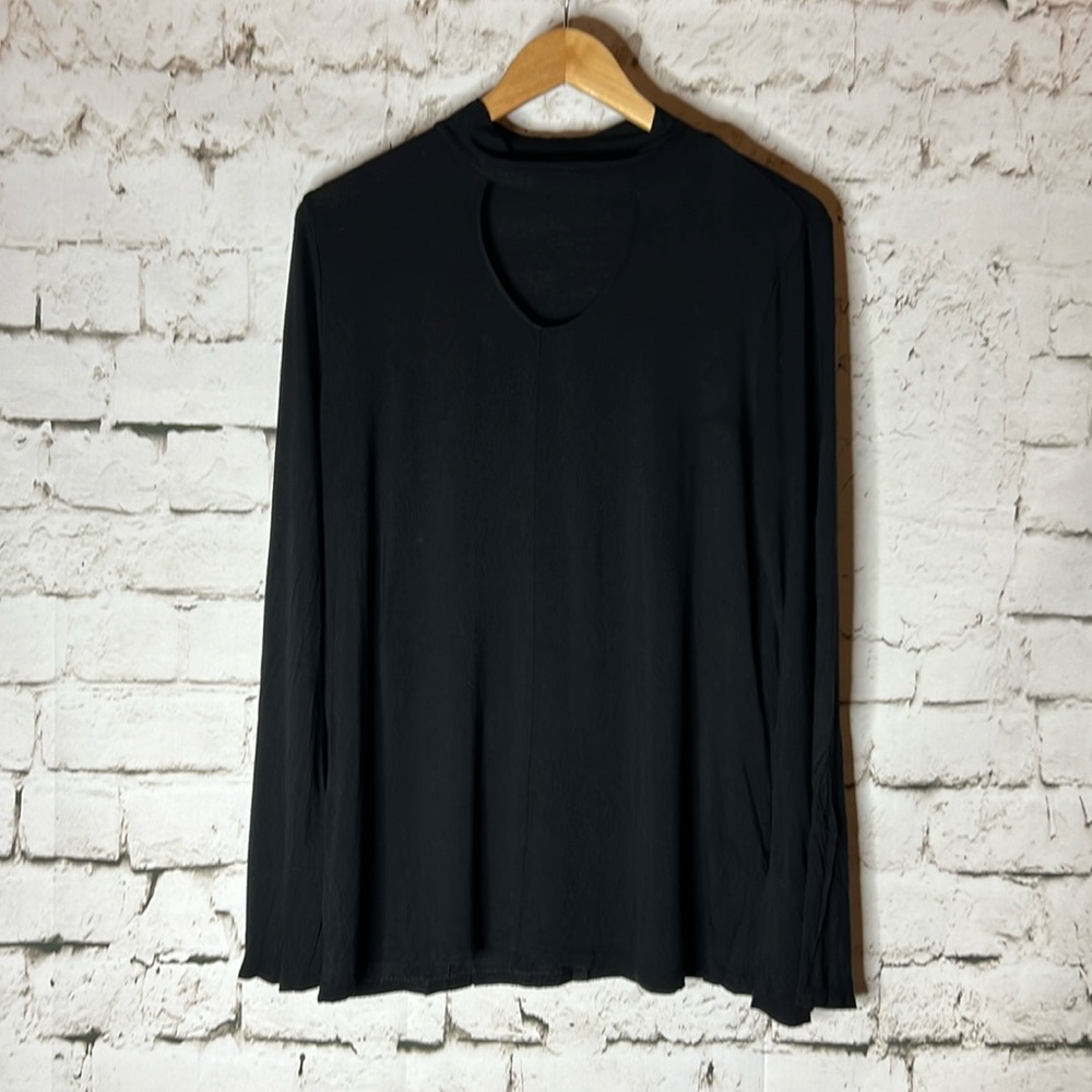 Women’s black, long sleeve bell sleeve neck cutout tunic L